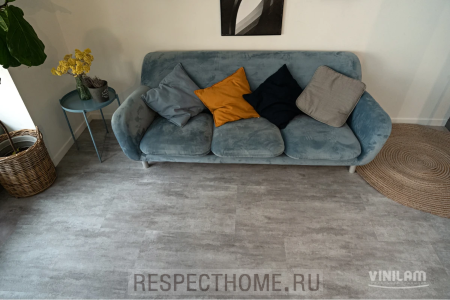 Клеевая кварц-виниловая плитка VINILAM Цемент светлый 2,5х475х950 (4,513м2)